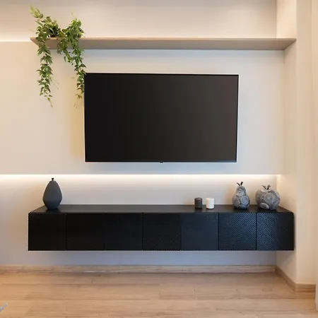 Newly Renovated 2 Bedroom Apartment, 5Min To Metro Athens Exterior photo