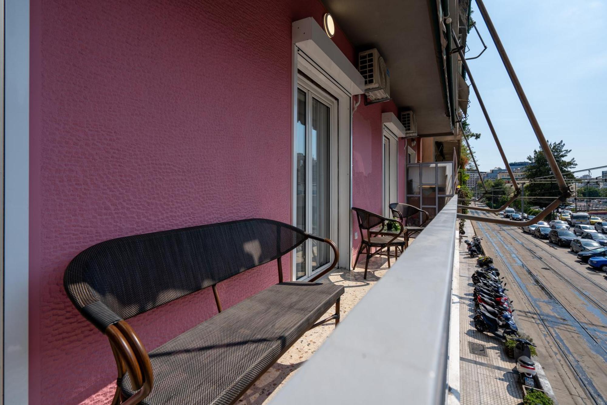 Apartment Newly Renovated 2 Bedroom Apartment, 5min To Metro *