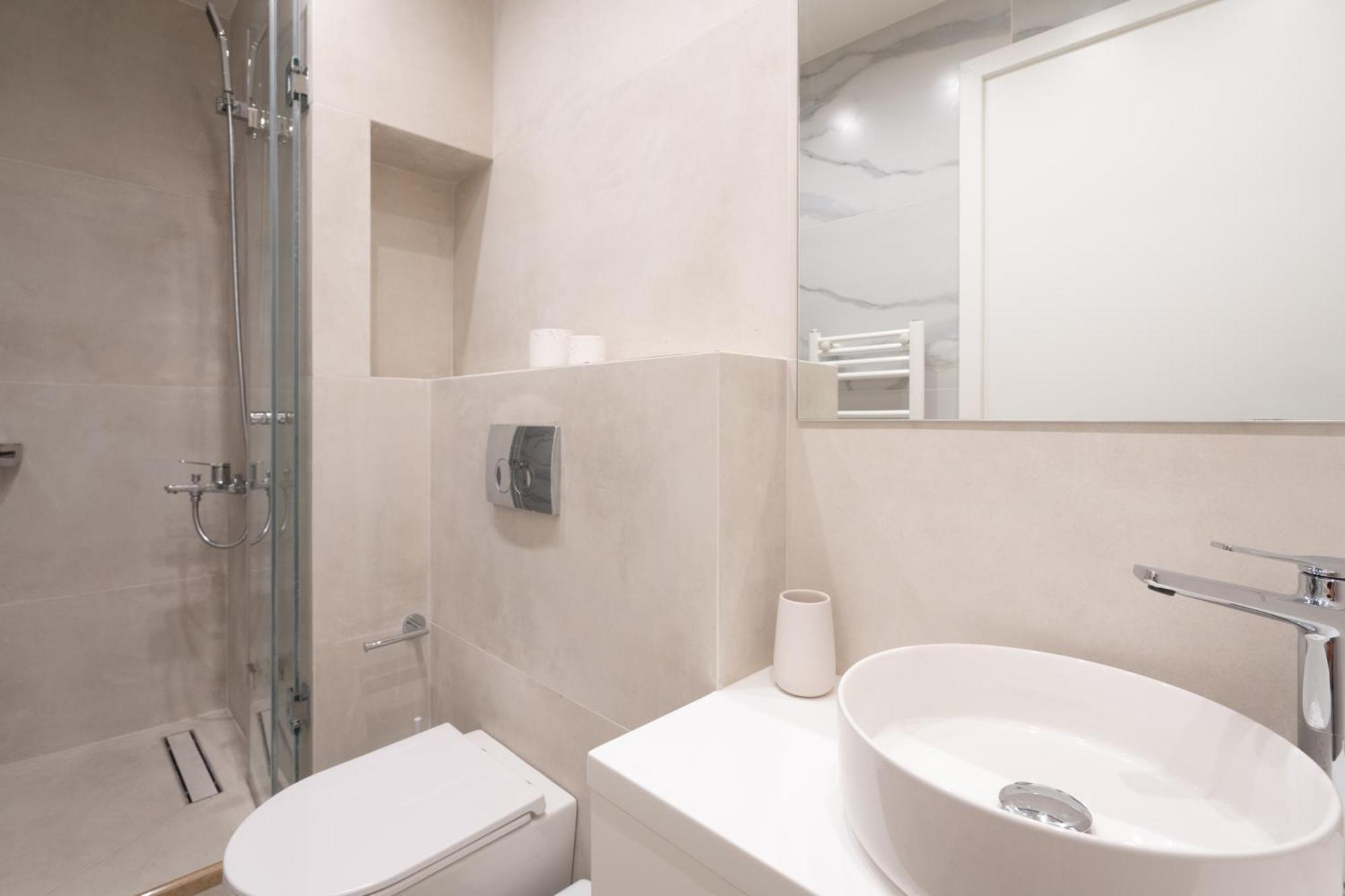 Newly Renovated 2 Bedroom Apartment, 5min To Metro Apartment Athens