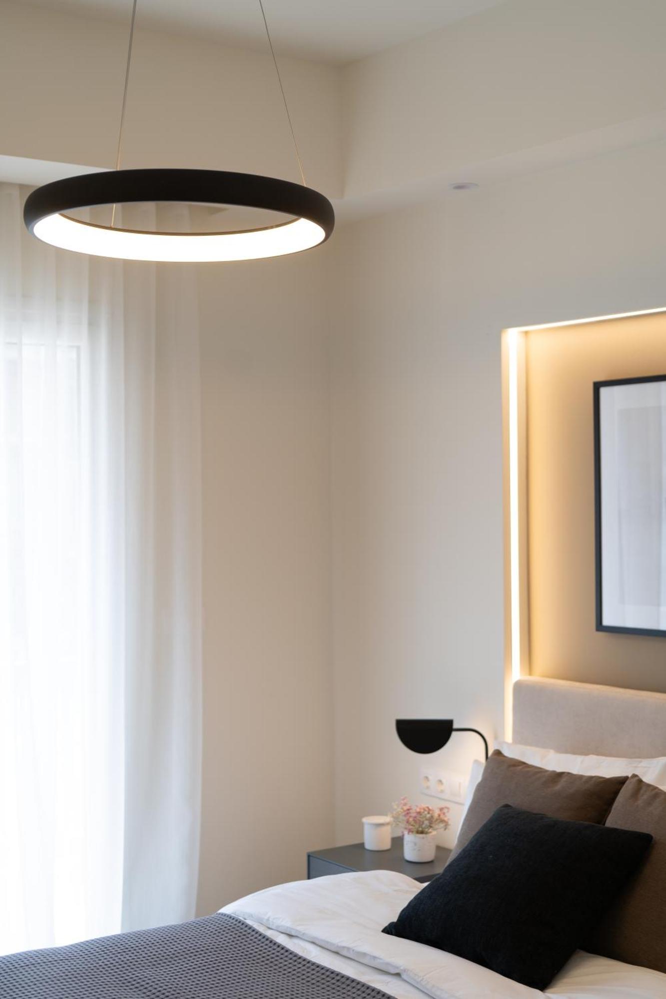 Newly Renovated 2 Bedroom Apartment, 5min To Metro Apartment *