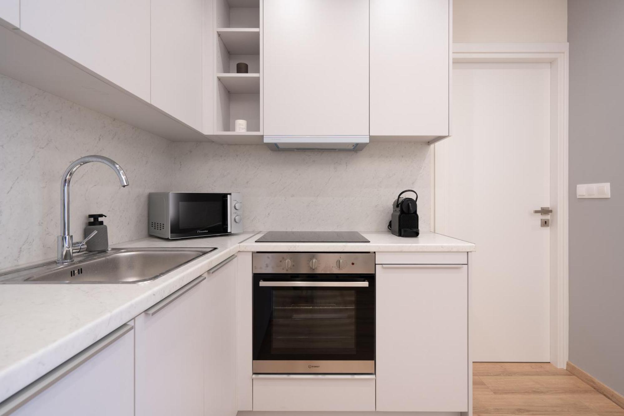 Newly Renovated 2 Bedroom Apartment, 5min To Metro * Athens