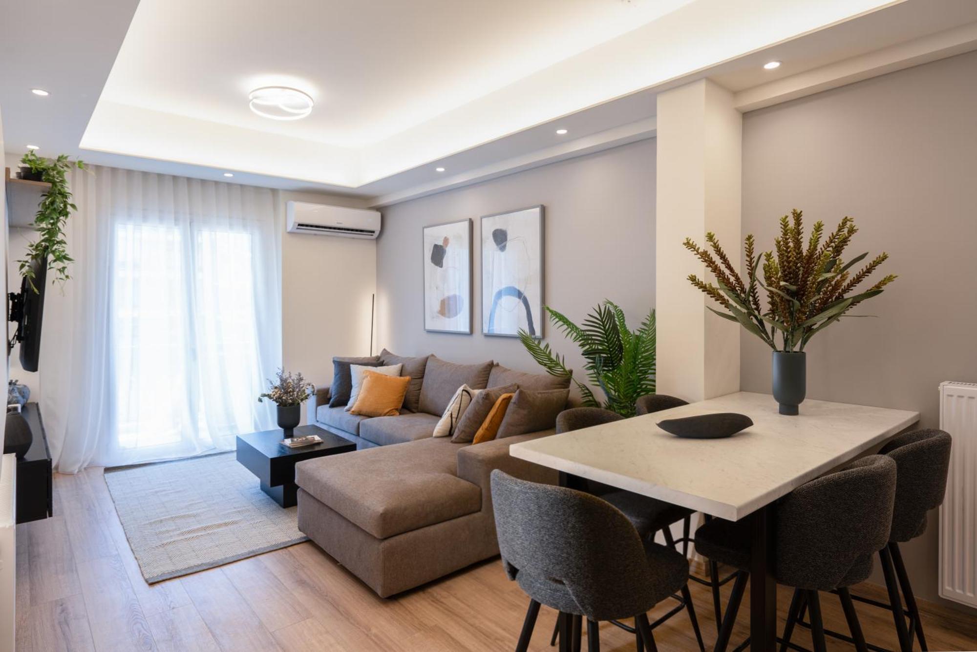 Apartment Newly Renovated 2 Bedroom Apartment, 5min To Metro *